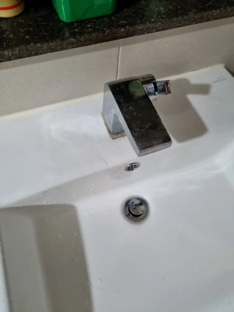 세면대 원홀수전 교체, 깔끔하고 신속하게 해결한 현장 스토리